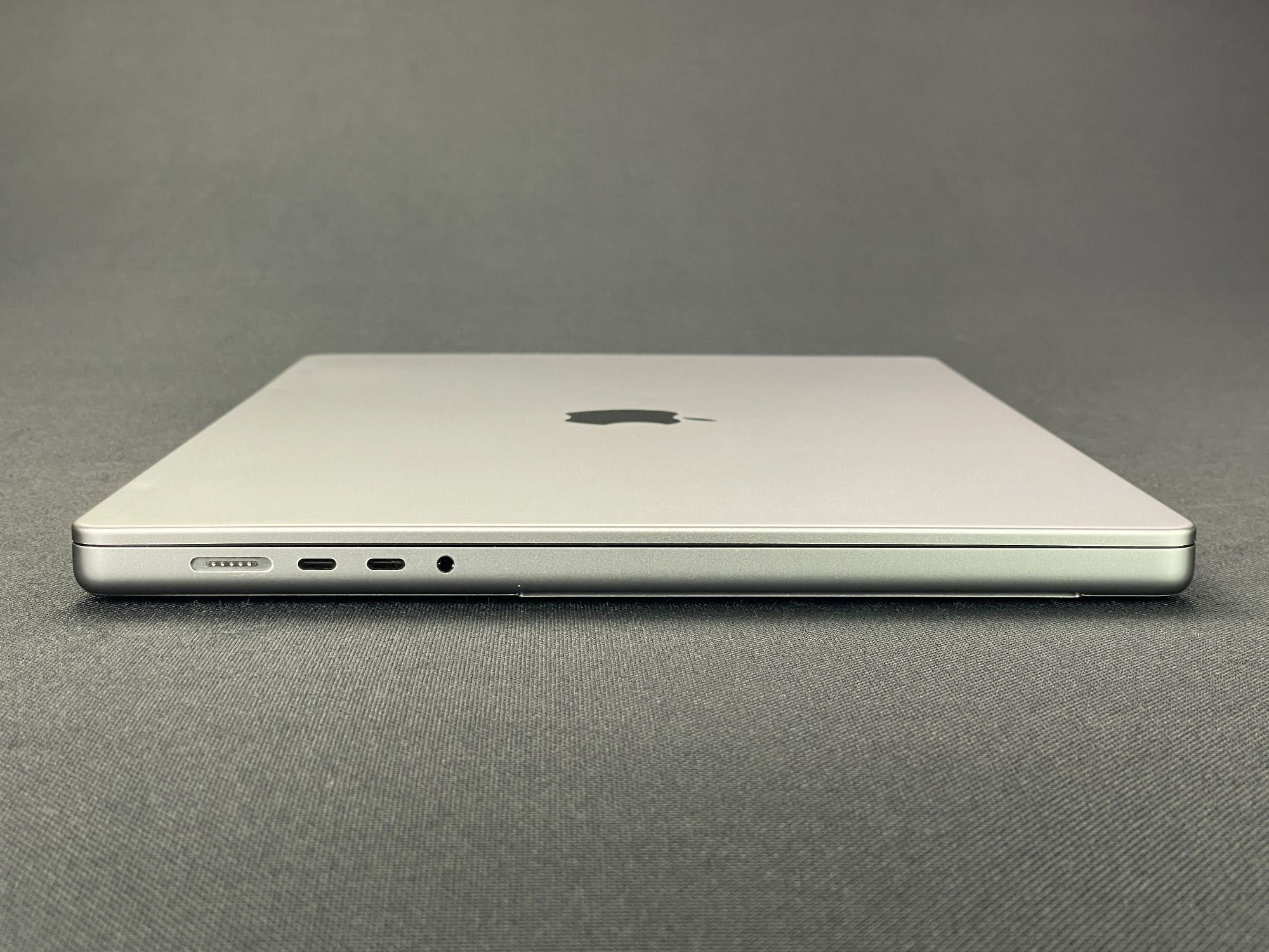 2021 MacBook Pro A2485 16" M1 MAX 32GB 2TB