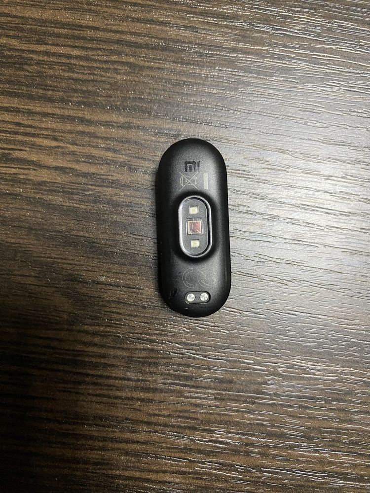 Продам Mi band 5