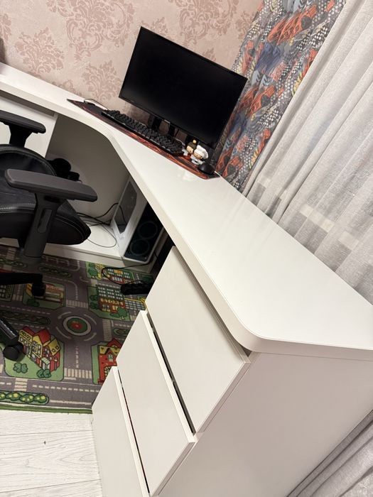 Продам стіл з кутом в хорошому стані