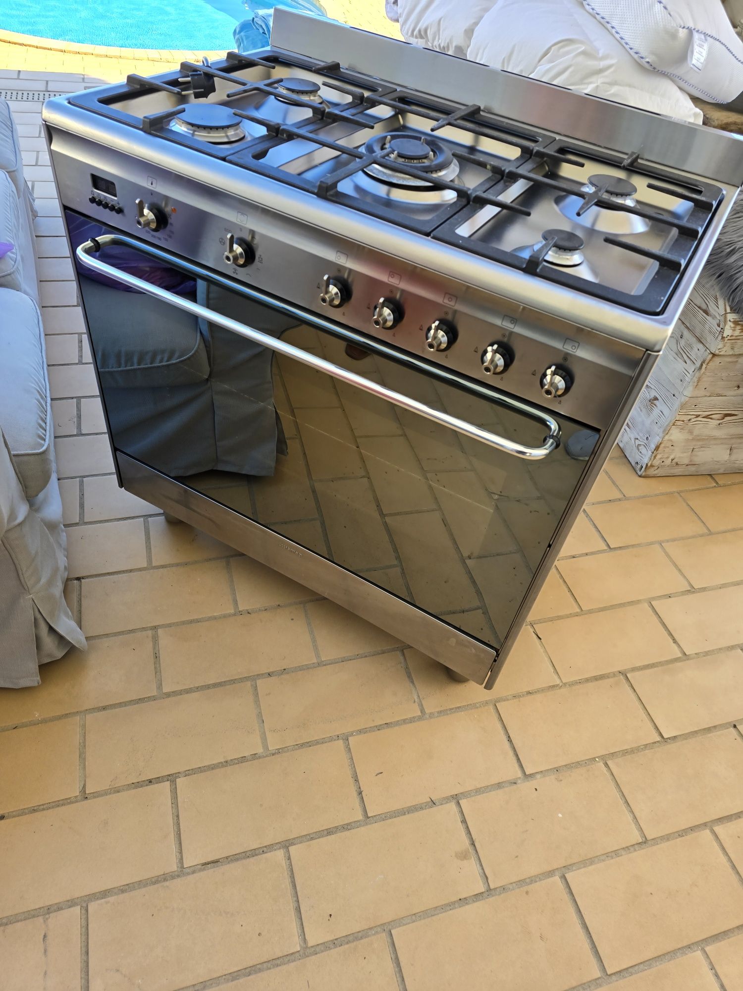 Fogão 5 bicos com forno 115L SMEG eletrico e gás