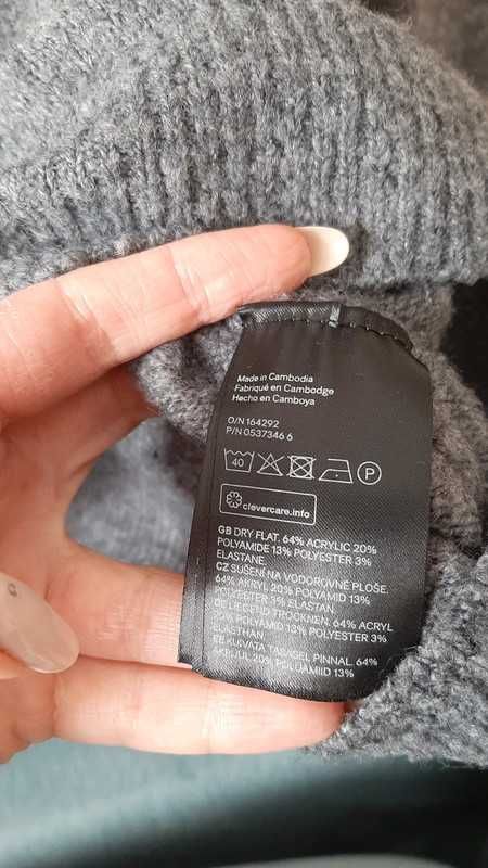 Sweter z dekoltem V H&M rozmiar XS oversize