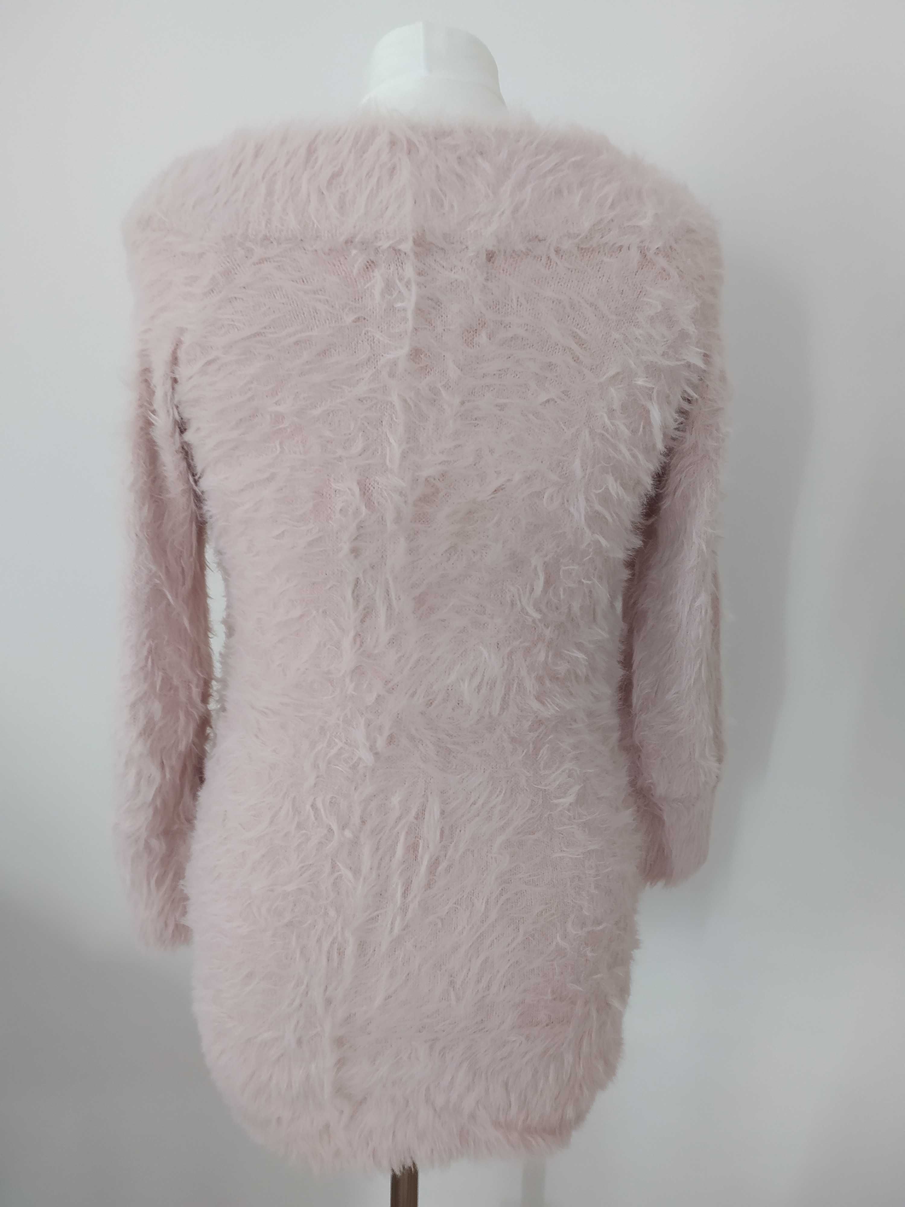 Sweter sweterek tunika różowy pudrowy róż włochaty puszysty dekolt S