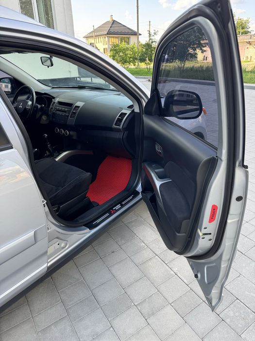 Mitsubishi Outlander XL