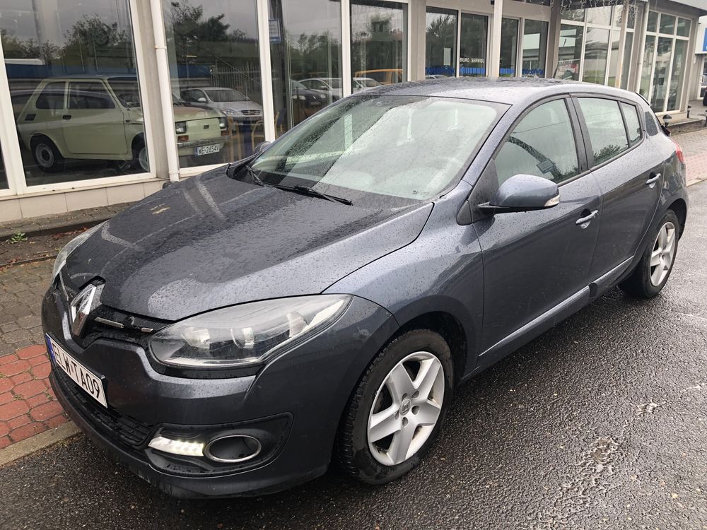 Renault Megane lekko uszkodzony; Ładna wersja