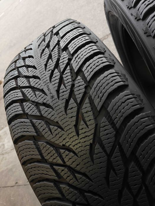 R20 235 50-255 45 шини зимові Nokian Hakkapeliitta R3