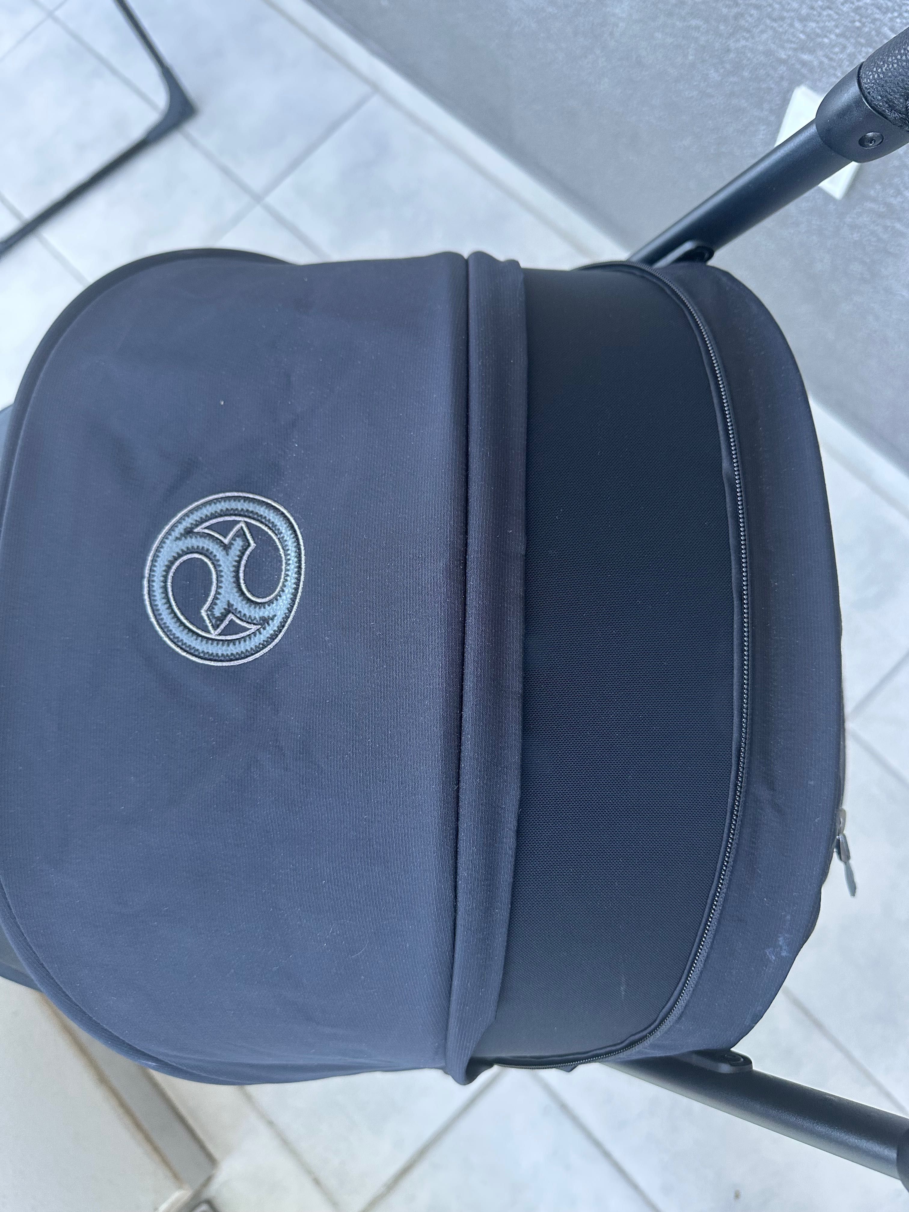Cybex Coya z ramą Matt Black