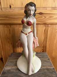 Sprzedam gipsową figurkę siedzącej kobiety w bikini PRL vintage