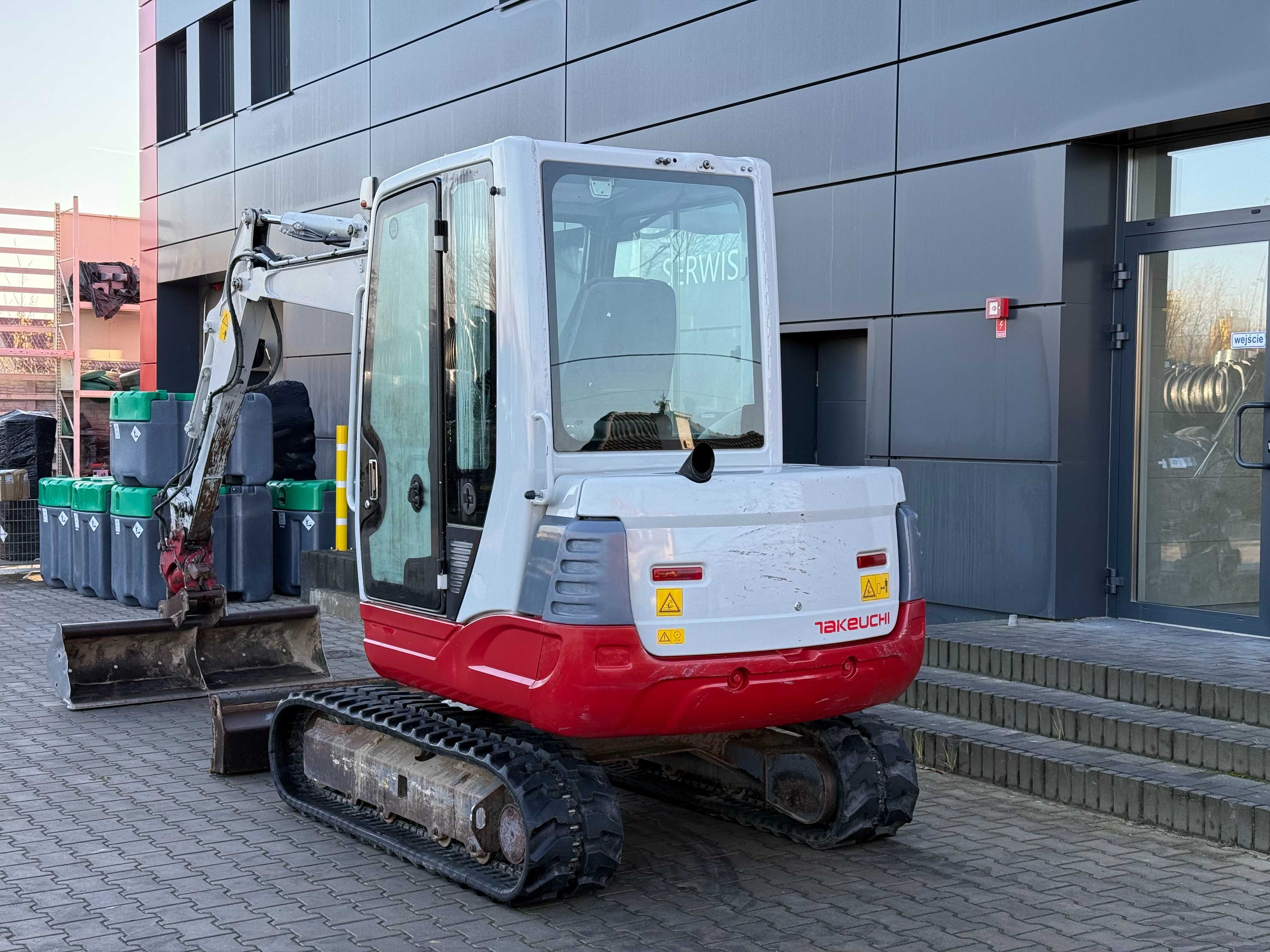 Wynajem koparki Takeuchi TB235 z operatorem lub bez!