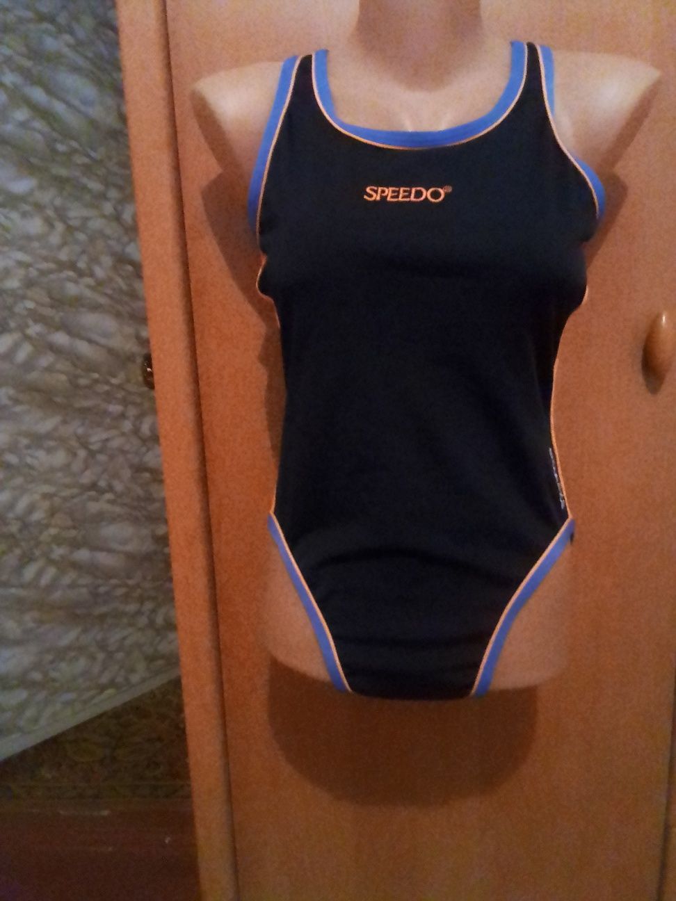 Спортивный женский купальник SPEEDO,евро-10,наш-44.