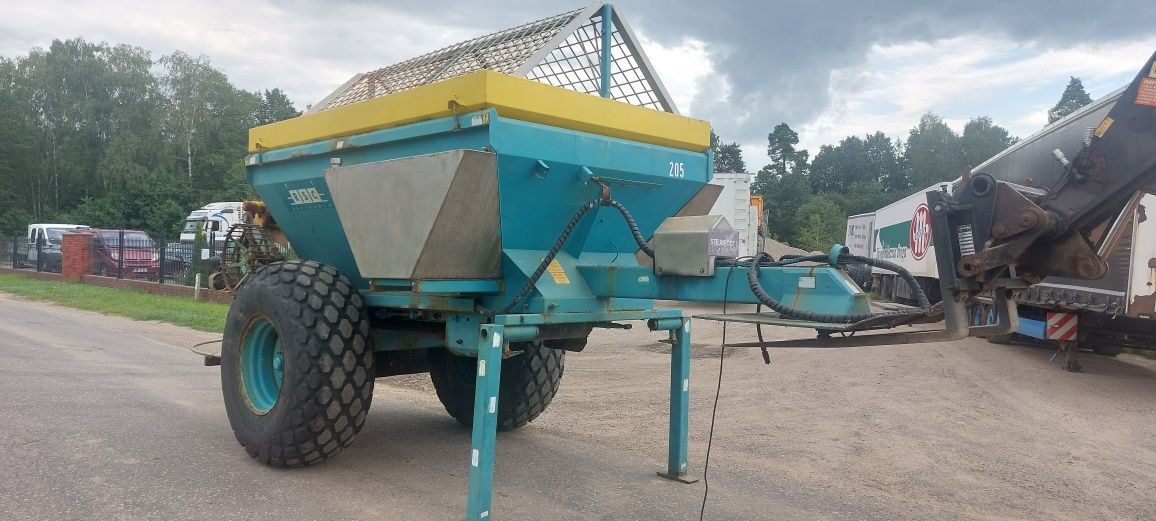 Rozsiewacz nawozu wapna solarka piaskarka 10 ton