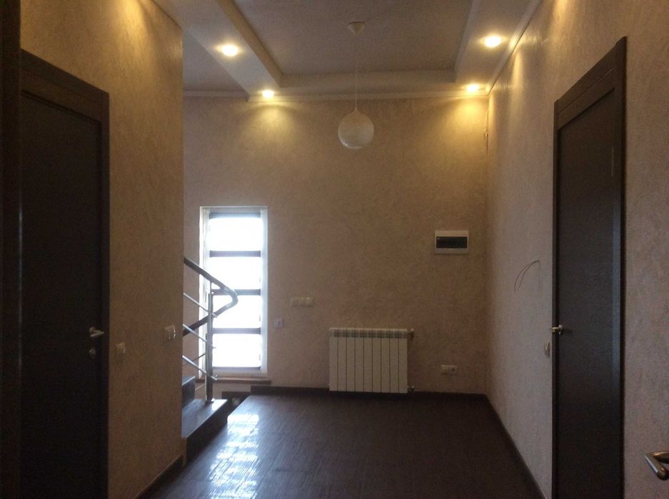 Продам 2 єт. дом 350 кв.м. в г.Вішгороде,микрорайон Дедовица