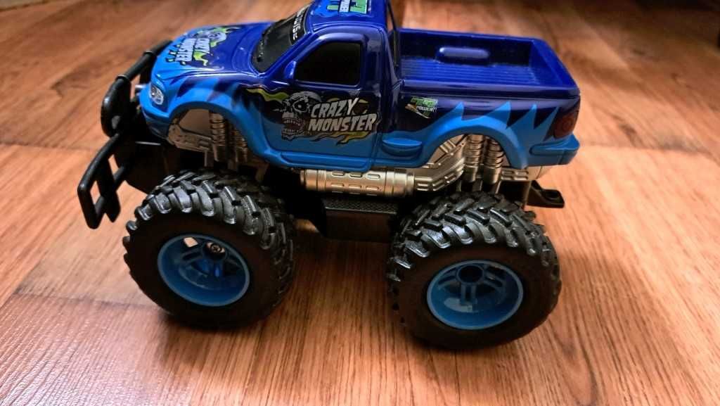 Samochód sterowany pilotem Crazy Monster Truck firmy Dickie Toys
