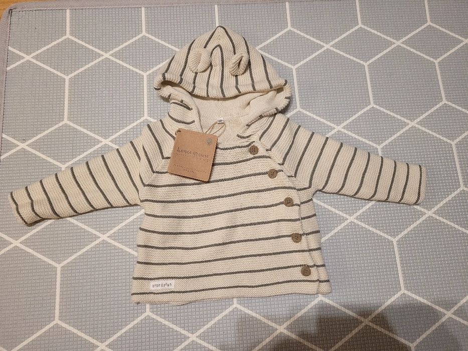 Sweter niemowlęcy z kapturem 3-6mcy