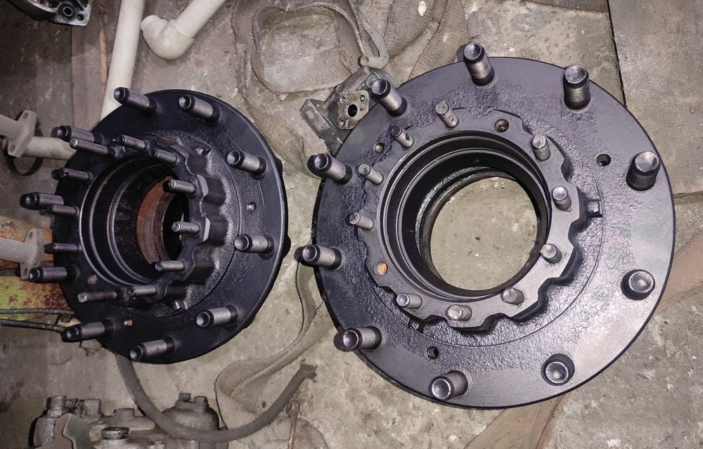 Ступица маточина барабан среднего заднего моста КамАЗ 4310 43114 новог