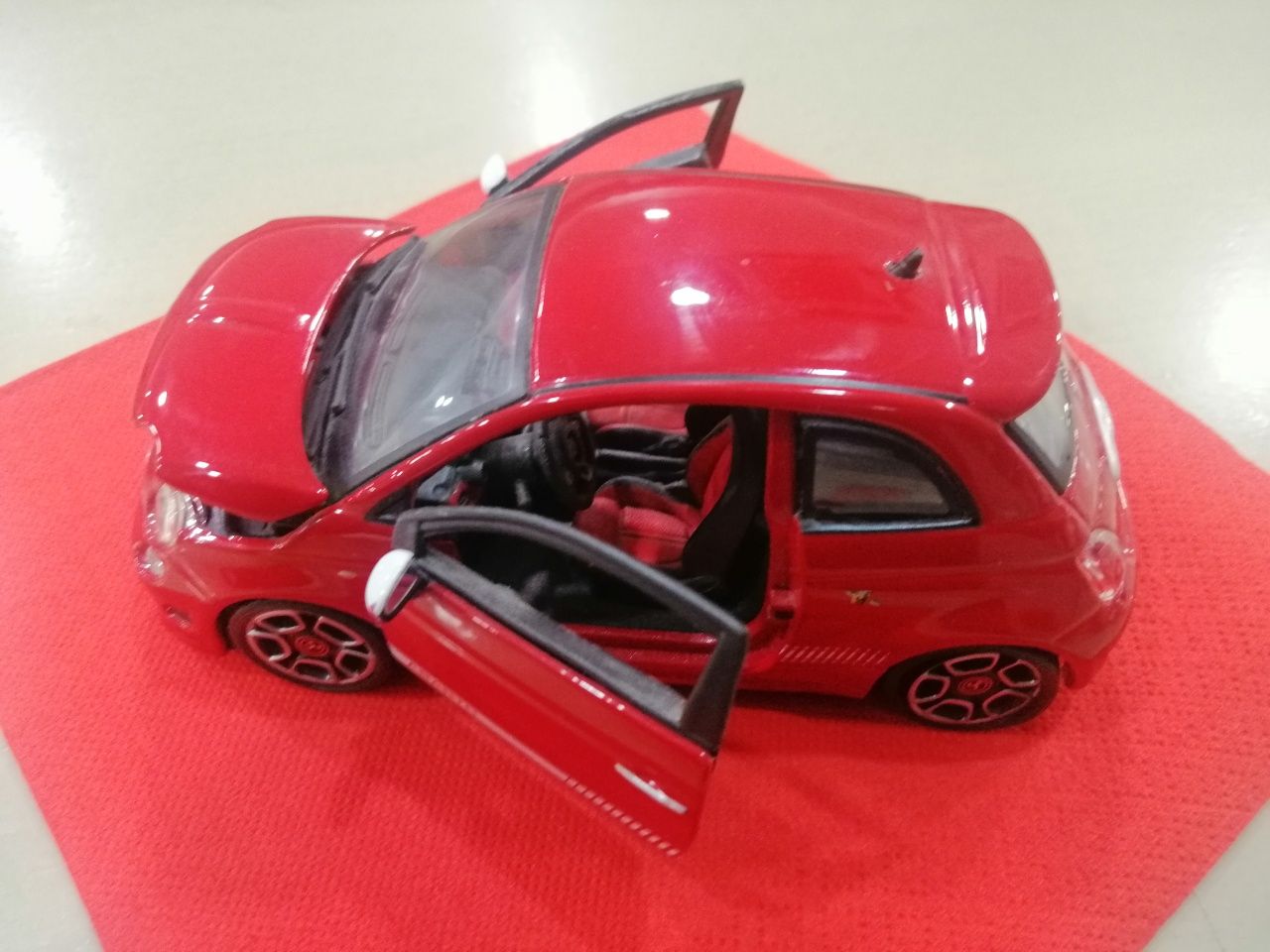 Abarth 500 Miniatura Esc. 1:24