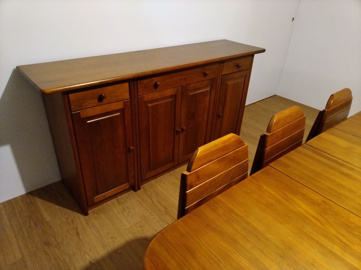 Vendo aparador e conjunto de mesa / cadeiras em pinho Saint Clair