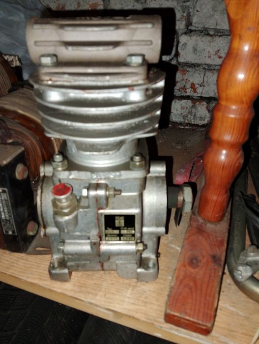 Sprężarka powietrza HS 11 Ursus nowa, oryginalna, leżak magazynowy