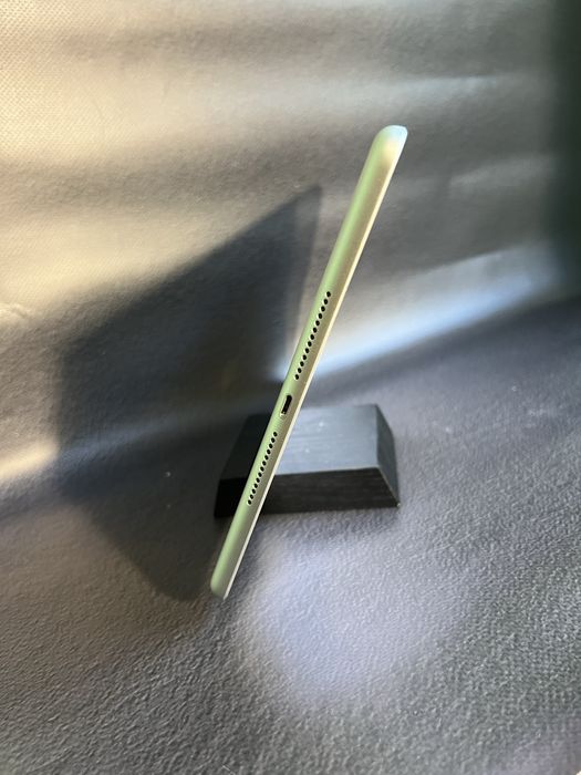 Ipad 9.7 128GB Silver в подарунок захисне скло