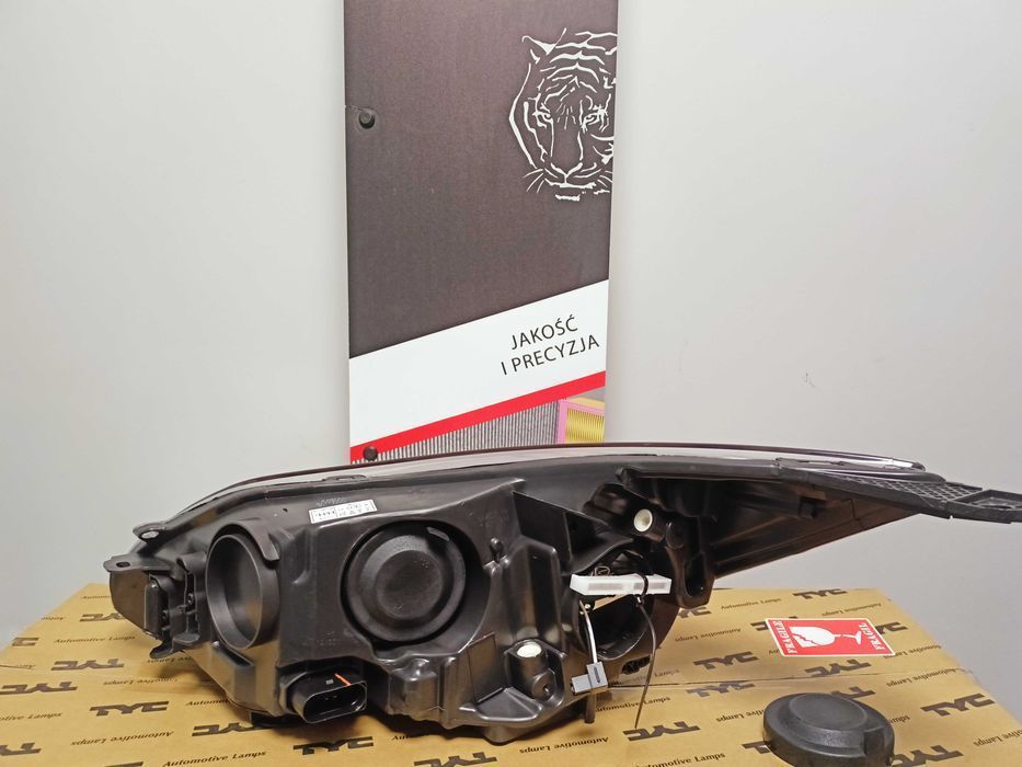 Ford Focus MK3 11-14 Lampa/Reflektor przód prawy /H1+H7