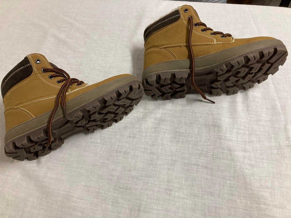 buty dziecięce ocieplane z kożuszkiem miodowe rozm. 32