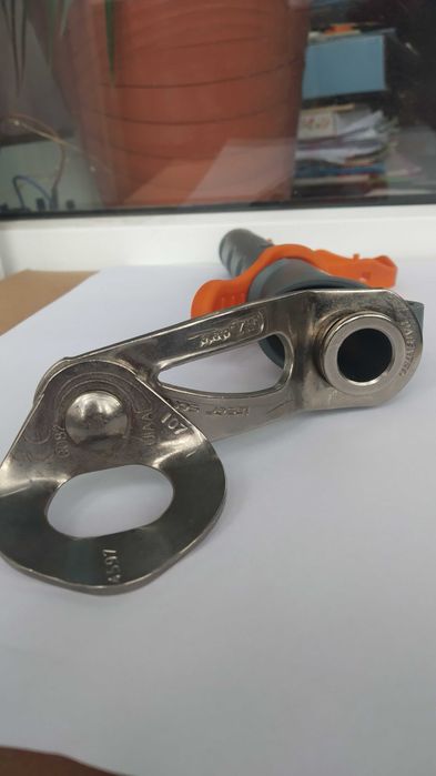 Льодобур Petzl Laser Sonic 170 з чохлом Petzl Iceflute, для походів