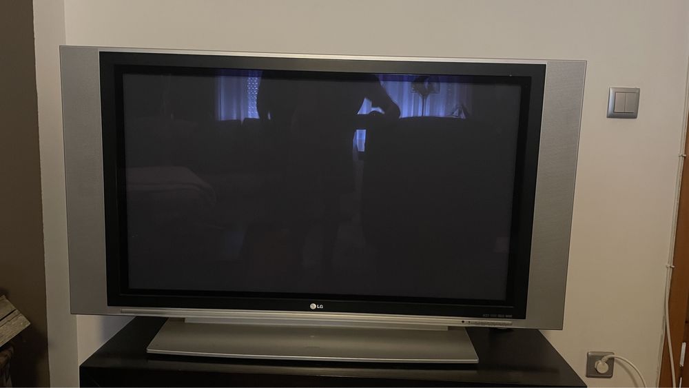 Vendo Televisão LG