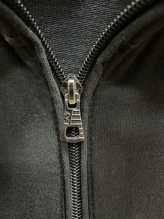 Продам кофту armani ea7