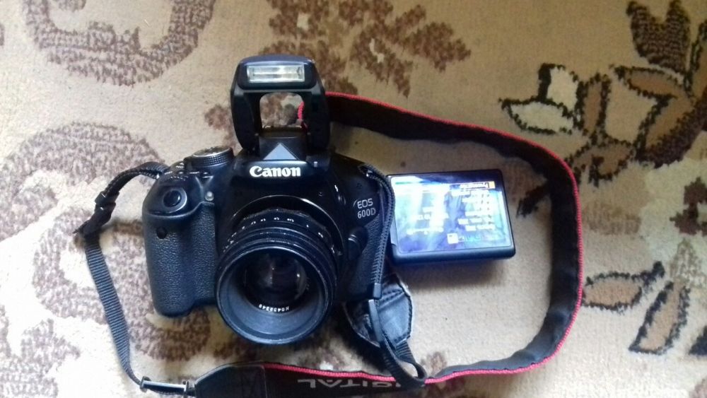 Цифровой фотоаппарат Canon EOS 600 D