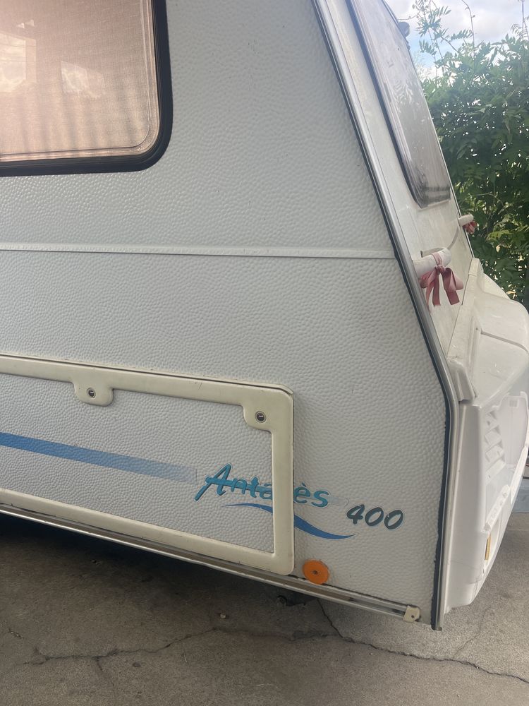Vendo caravana Caravelair de 2002 em otimo estado. Tem wc com cassete
