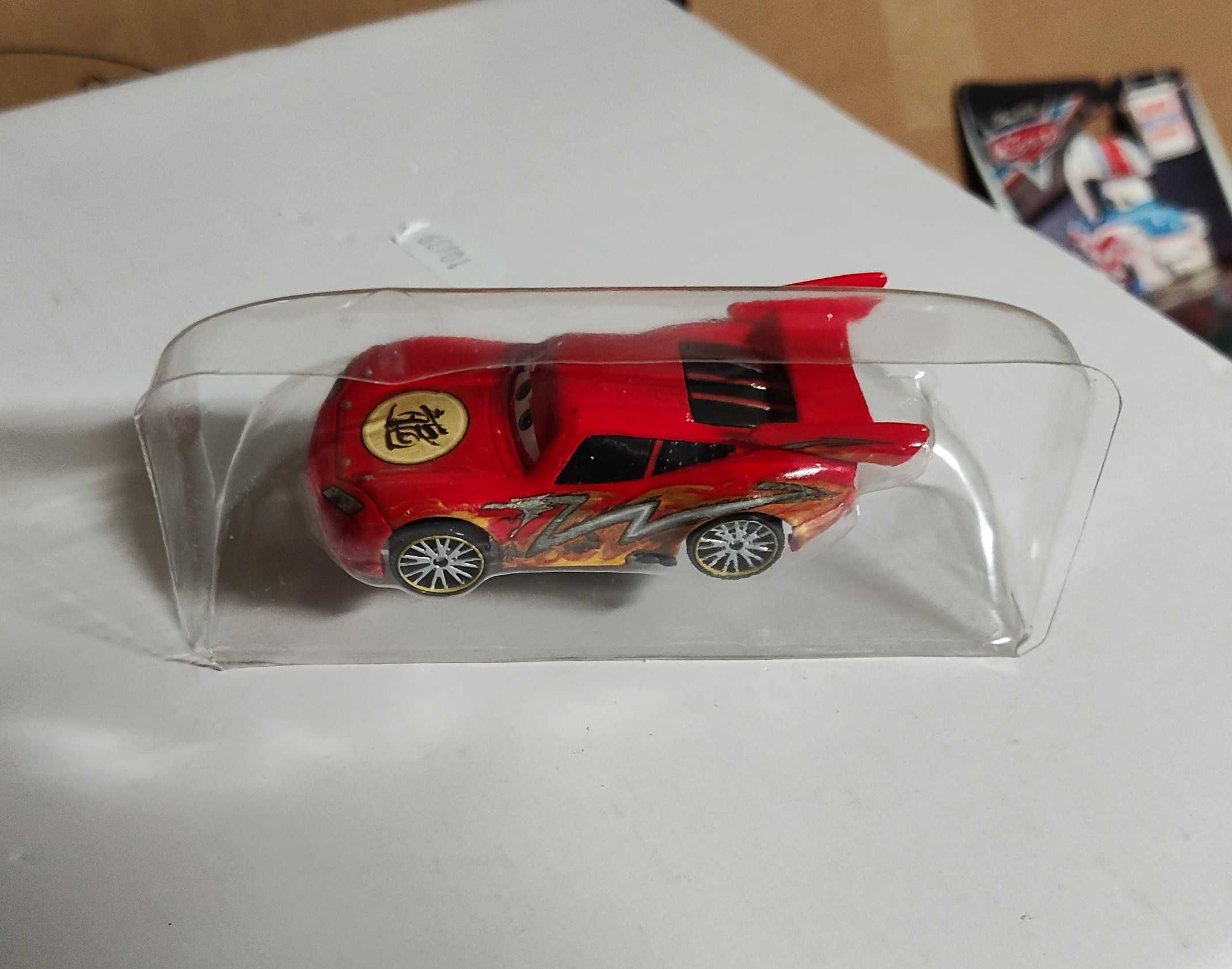 Zygzak McQueen japoński smok Tokyo cars auta Disney mattel