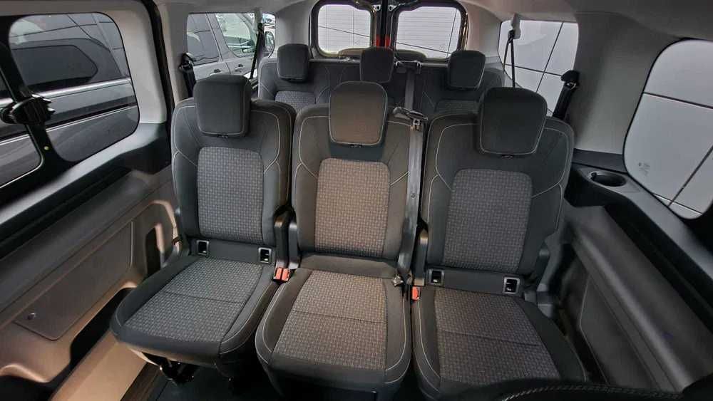 Wynajem Ford Custom – Profesjonalny Transport dla Ciebie.