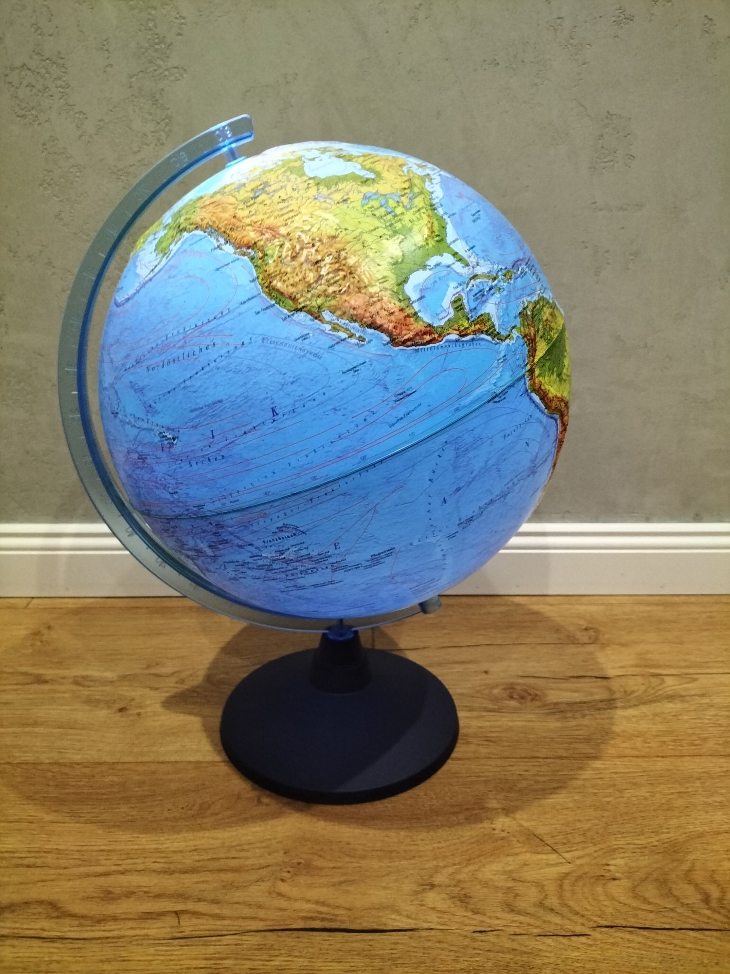 Globus podświetlany 3D LED z aplikacją wersja niemiecka