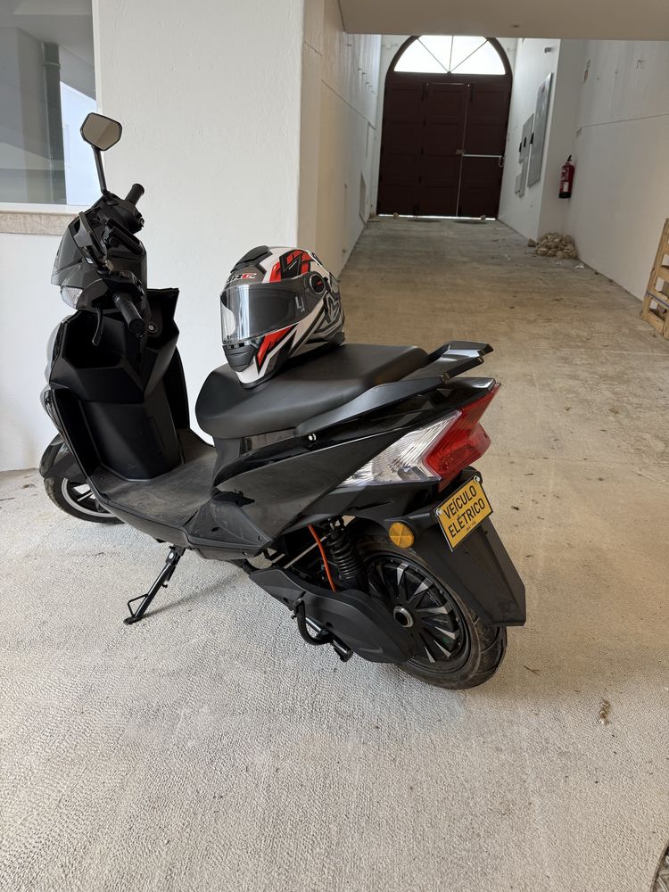 Scooter elétrica (Nova com DUAS BATERIAS)