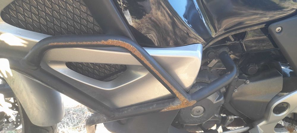 Honda Varadero 1000, acidentada, a circular