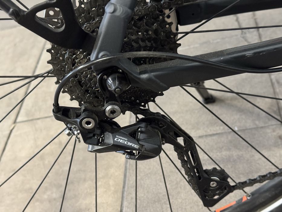 Rower Cube Touring EXC, rama M, mało używany - jak nowy