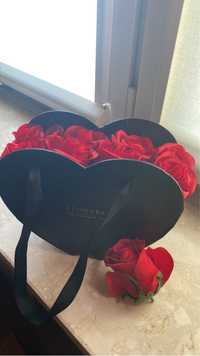 Flowers box torebka czarna z różami