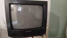 Televisão preta antiga