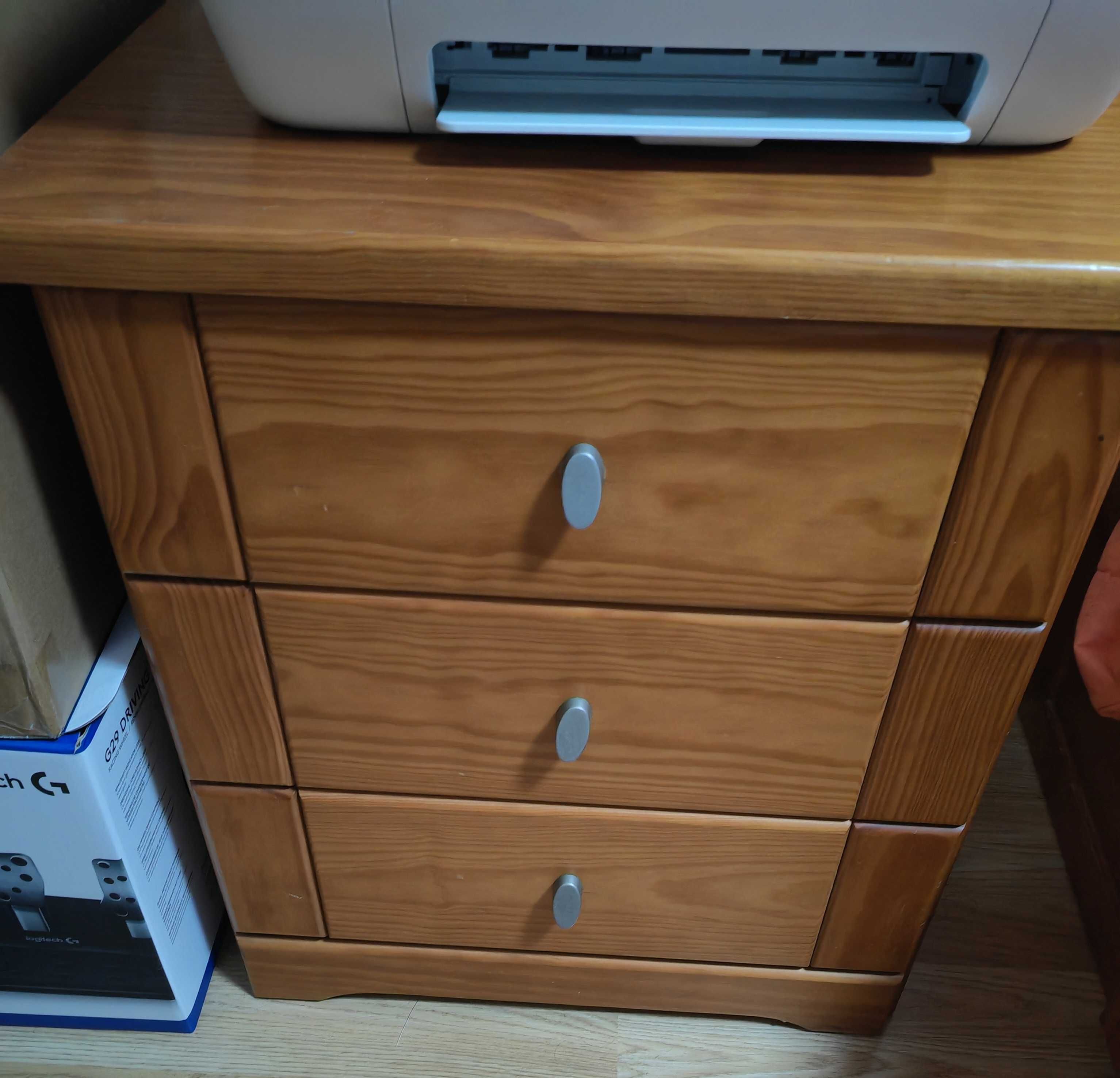 Vendo 2 Mesinhas de cabeceira - 20€ cada