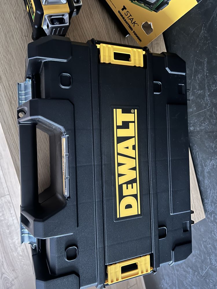 Krzyzowy laser Dewalt 3x360 zestaw + statyw