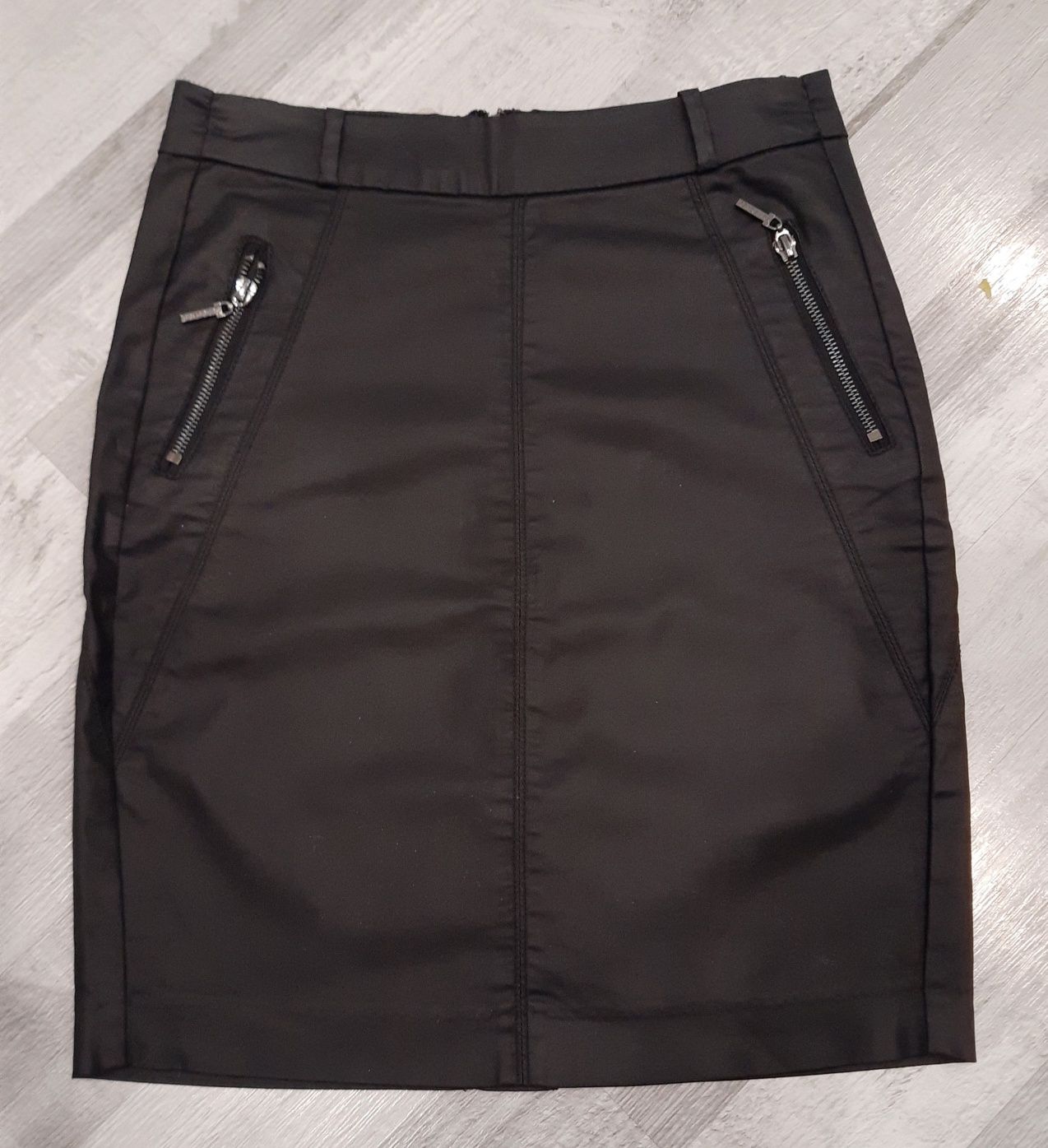 Spodnica Reserved 34, czarna woskowana, ołowkowa