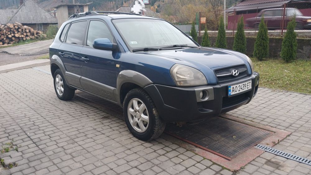 Продам хюндай туксон паркетник автомат газ бензин