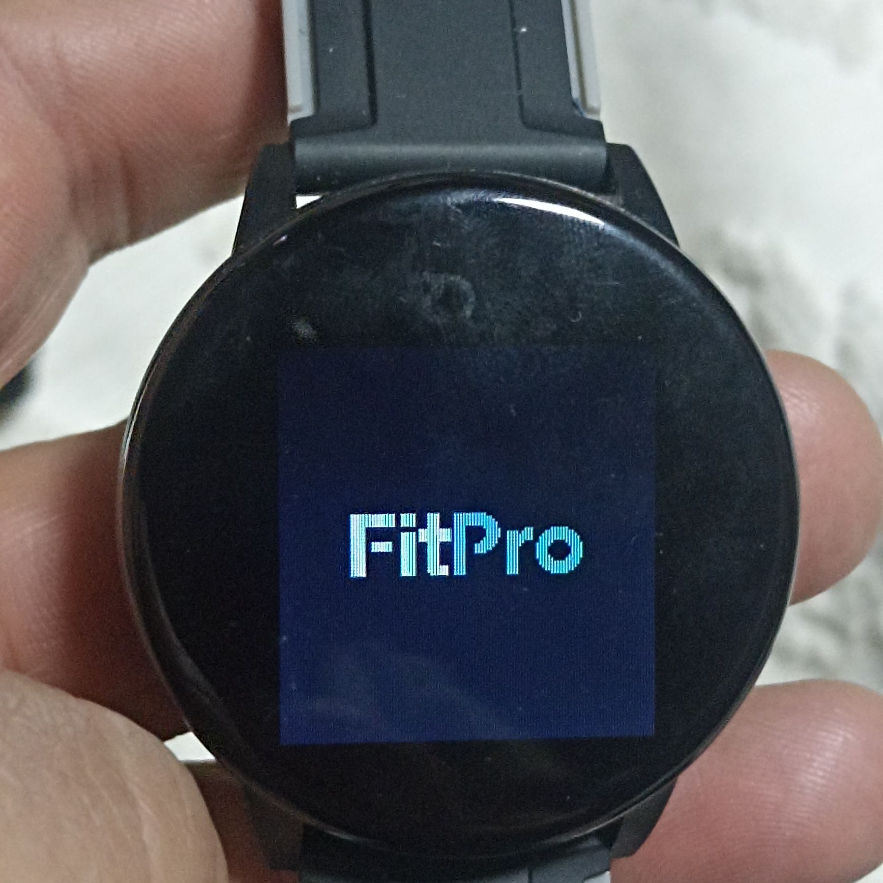 Smartwatch FitPro com carregador bem funcional