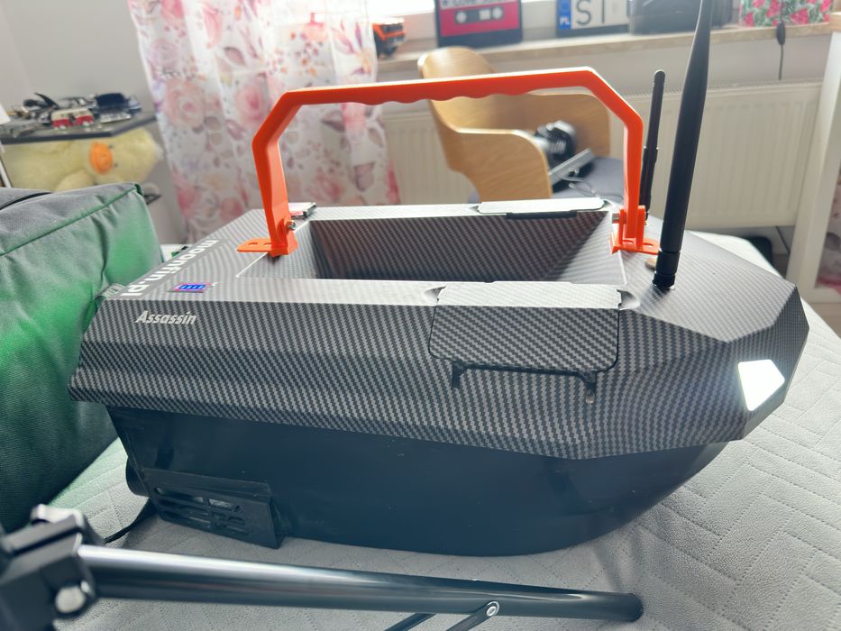 Łódka Manouweel Assassin GPS + Echosonda Lucky FF918C