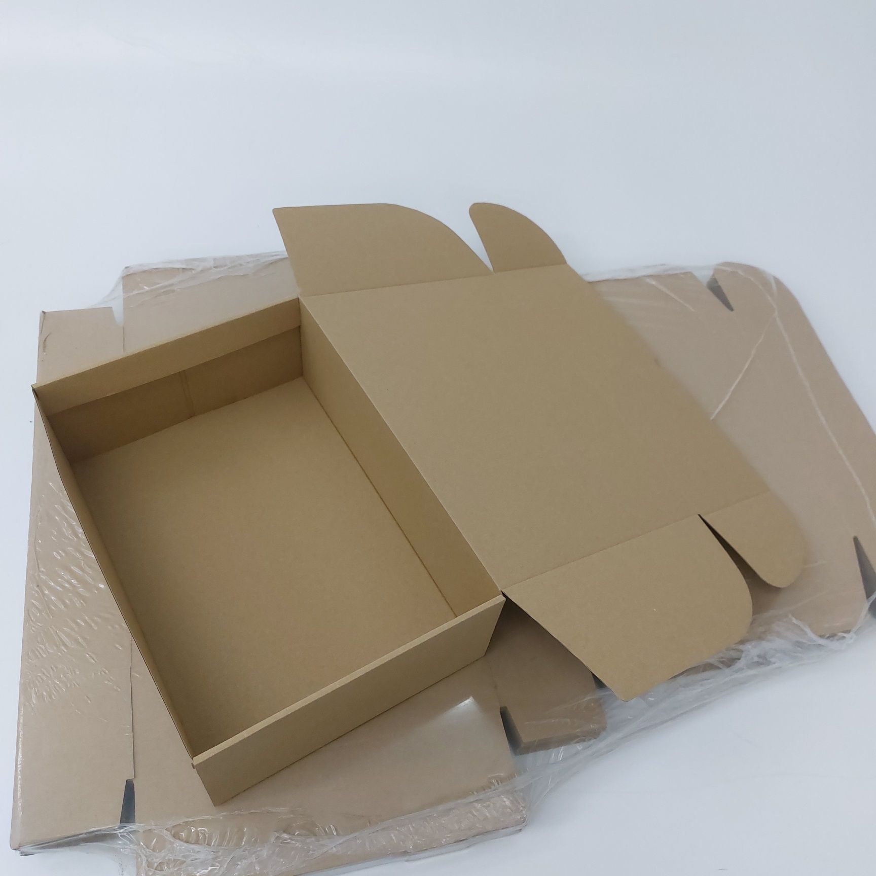 Caixas de cartão montagem rápida (C- 37cm L-25cm A-12cm)