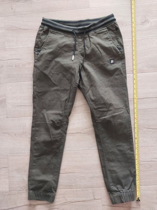 Zestaw spodni Jogger firmy Cropp