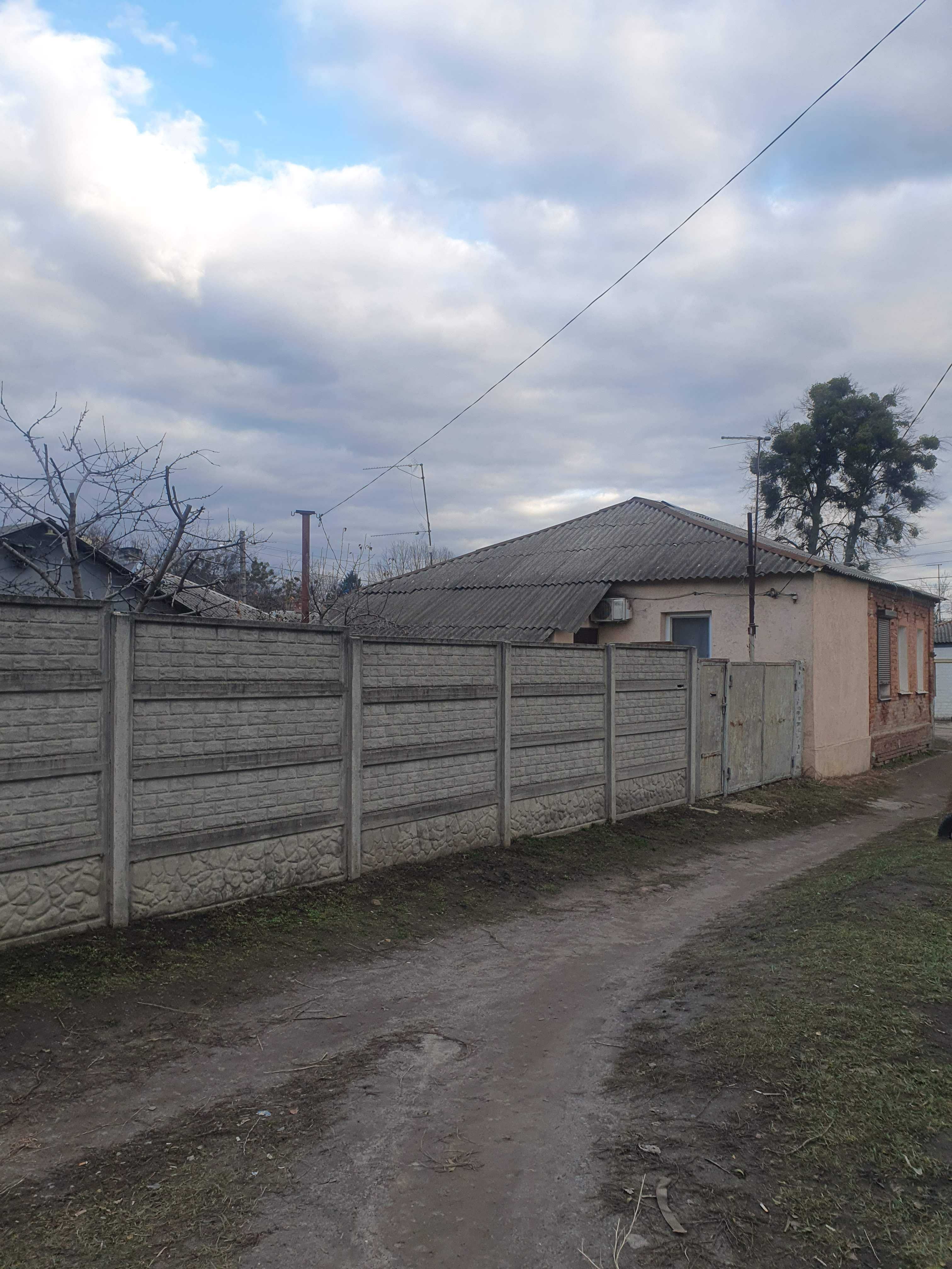 Продам 1/3 будинку,свій двір,всі зручності, вул.Лиса 57.метро Хол гора