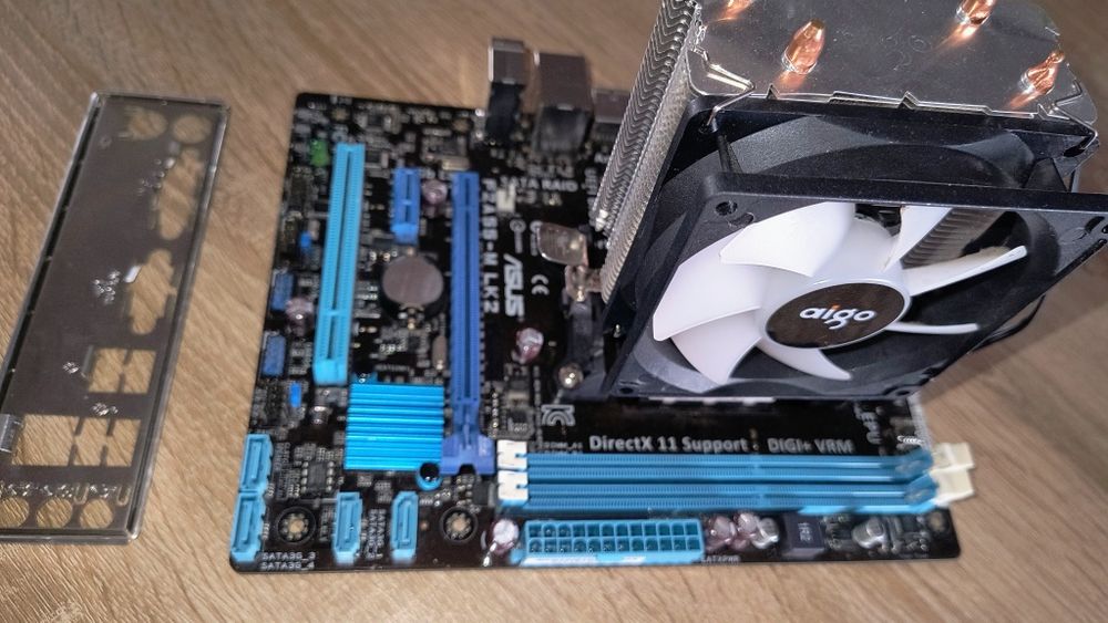 Płyta główna Asus z procesorem AMD A8 i DDR3 4gb