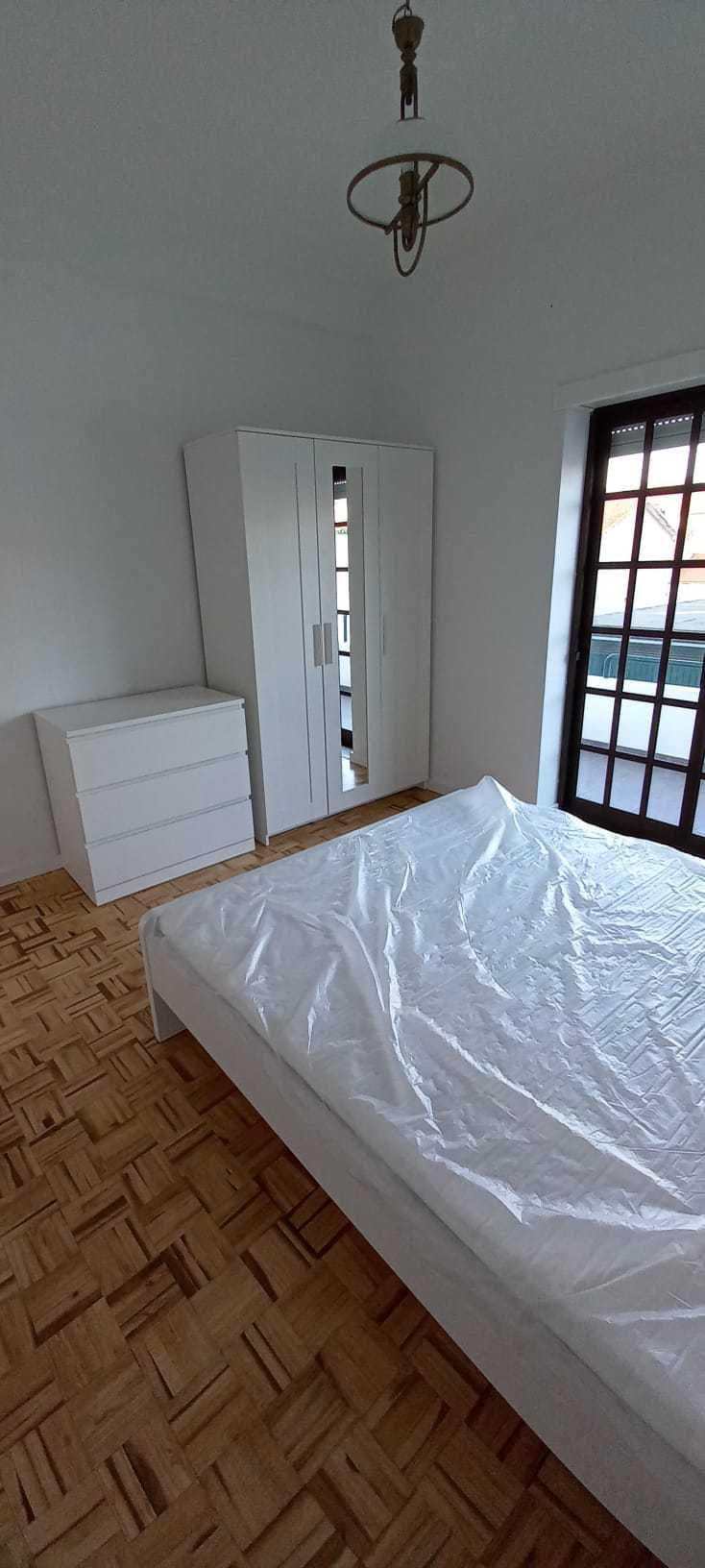 Arrenda-se apart. T1, mobilado no Bairro Norton de Matos