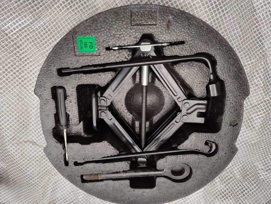 Hyundai i30 1 zestaw lewarek klucz podnośnik ucho śrubokręt wysyłka