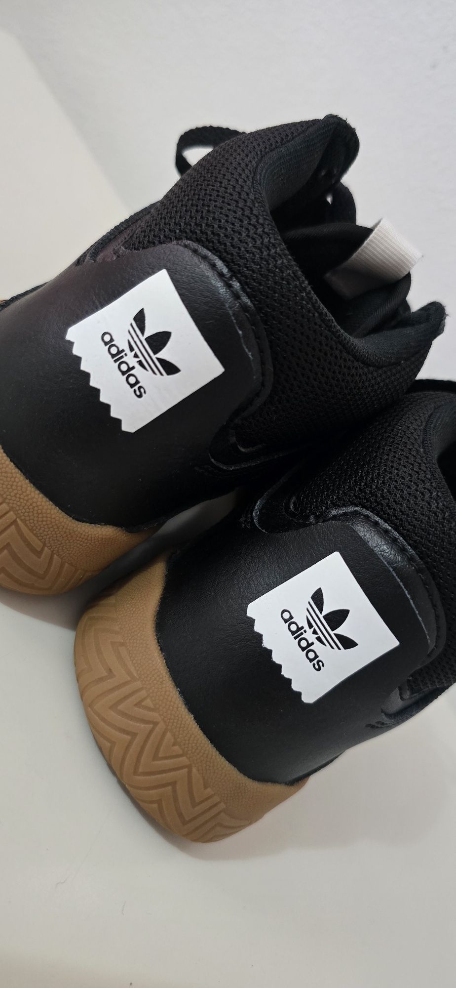 Adidas czarne rozm. 41 1/3  bdb -